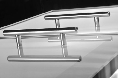 Uchwyt meblowy relingowy