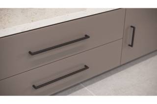 Uchwyt NYXA 128/138 czarny mat